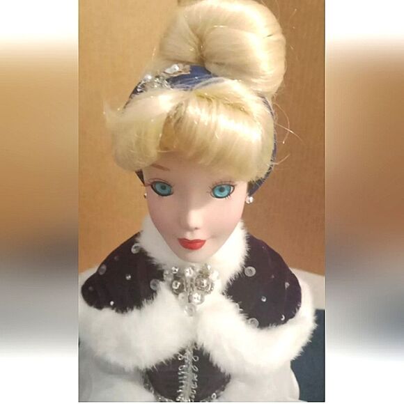 Disney Princess Cinderella 16" Porcelain Doll Brass Key Collectibles Disney 2003 - Picture 2 of 9